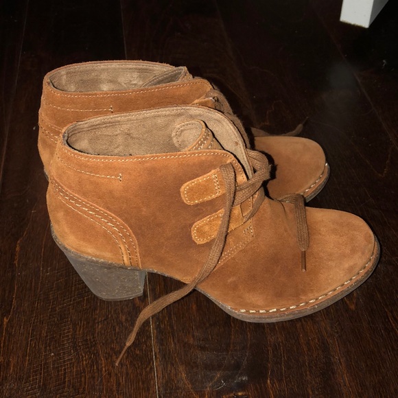 Clark’s tan suede heel tie boots - Picture 1 of 4